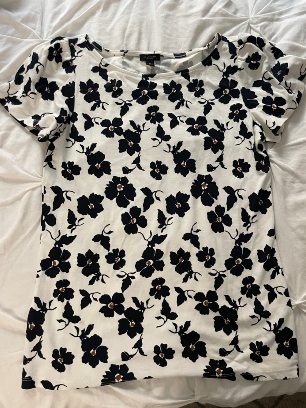 Ann Taylor Black Floral Scoop Neck Tee Shirt